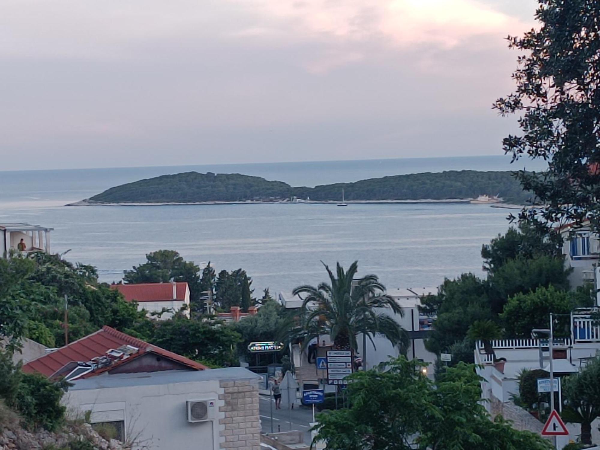 Apartments Lucic Hvar Town Buitenkant foto